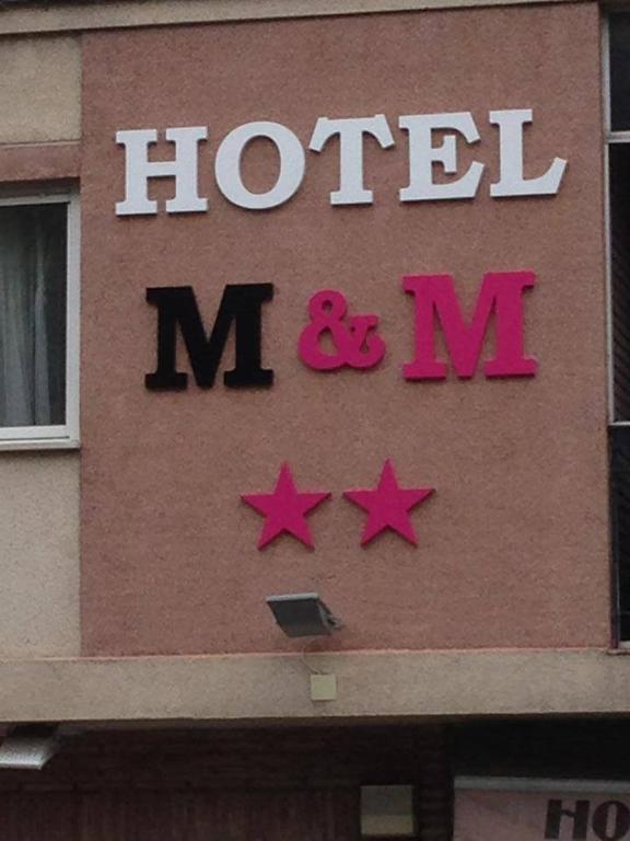 Hotel M & M Lucena Extérieur photo